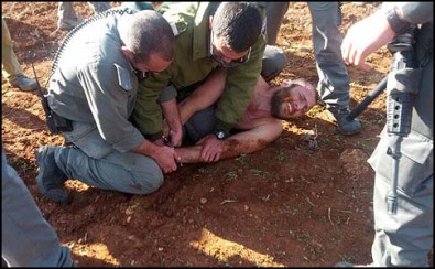 Border Policemen beating up a Jewish civilian