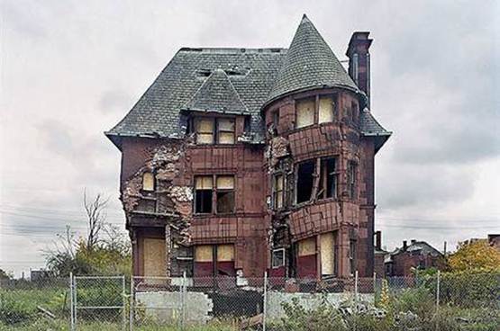  Detroit. crumbling building