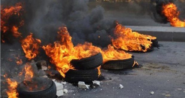 Burning tires in Nablus