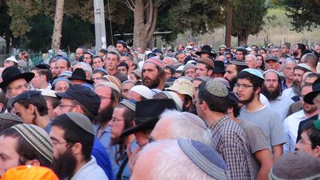 crowd borowski funeral.