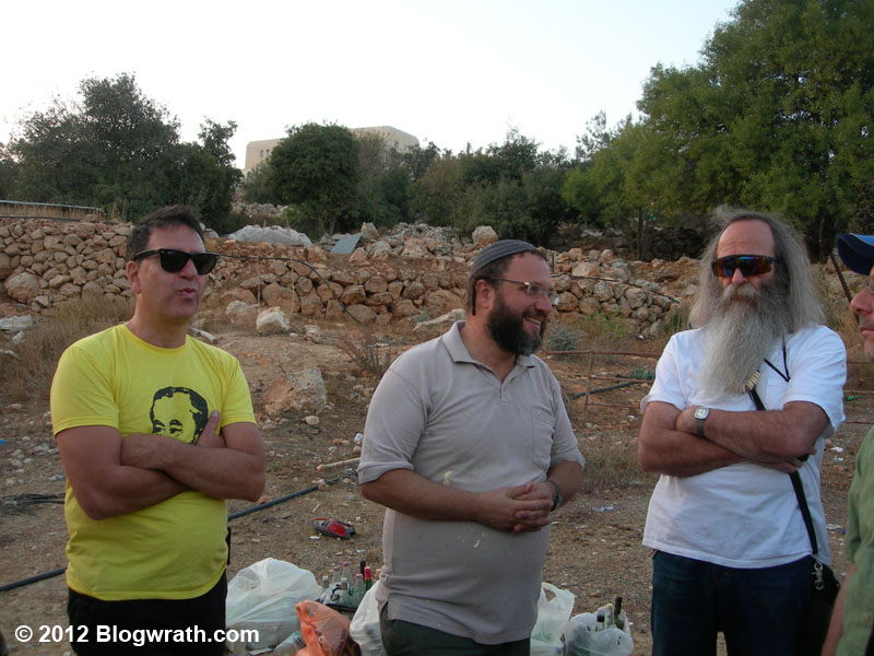 Noam Federman (in the middle) tells his story